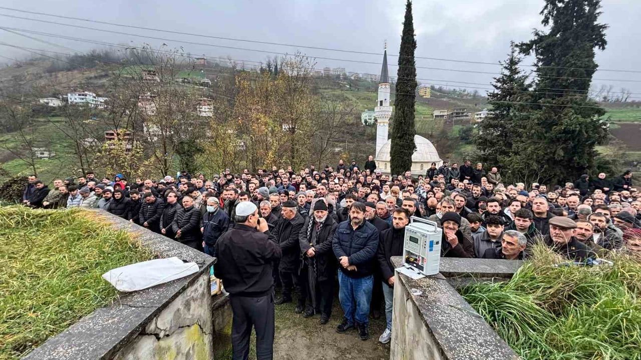 Arka koltuktan direksiyona geçti; 24 yaşındaki Ramazan Altunay hayatını kaybetti