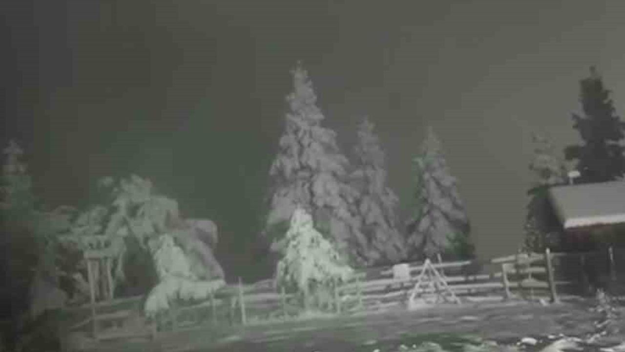 Arkut Dağı'nda yapay kar sistemiyle kayak sezonu 30 Nisan'a uzadı