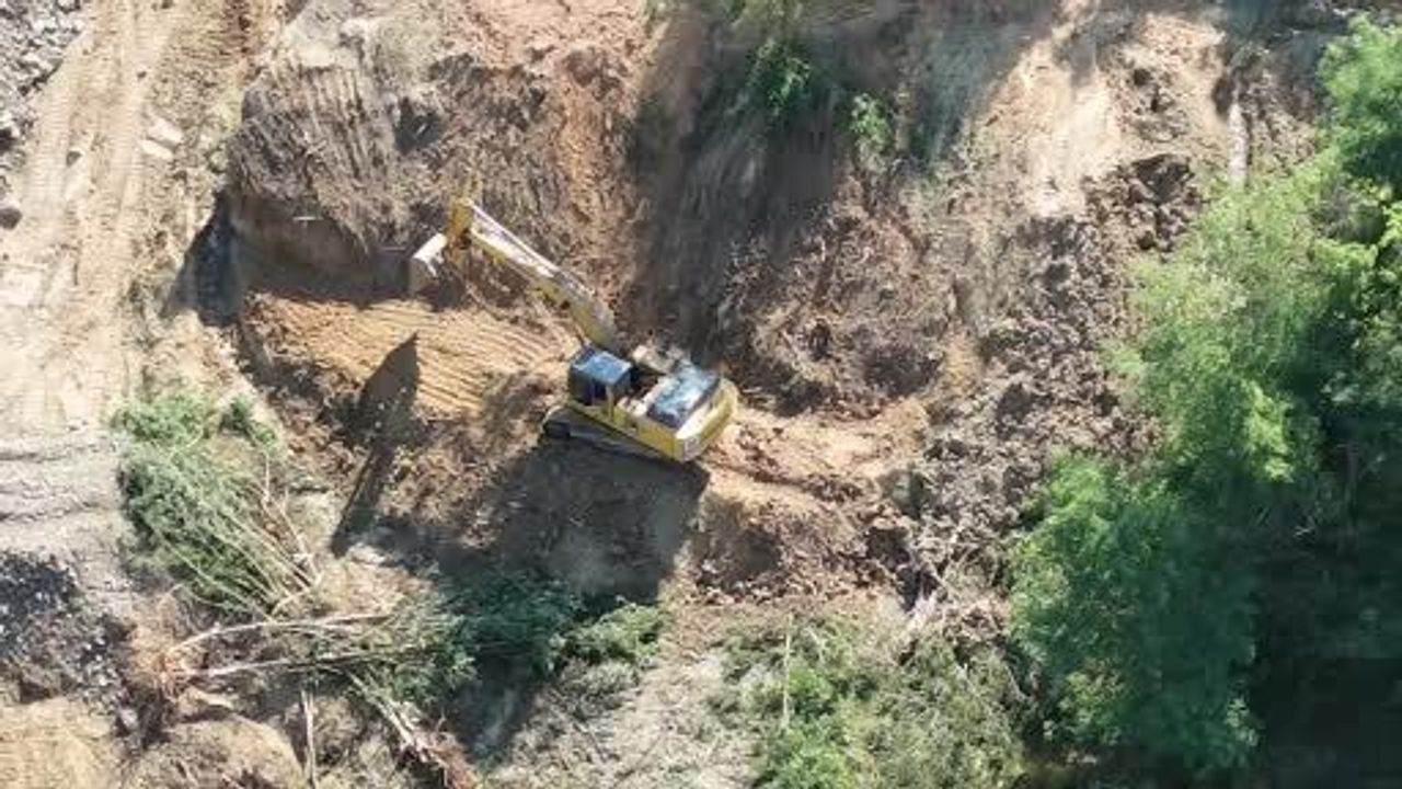 Arnavutköy Bolluca Mavi Göl’de dolgu sonrası balıklar can çekişiyor