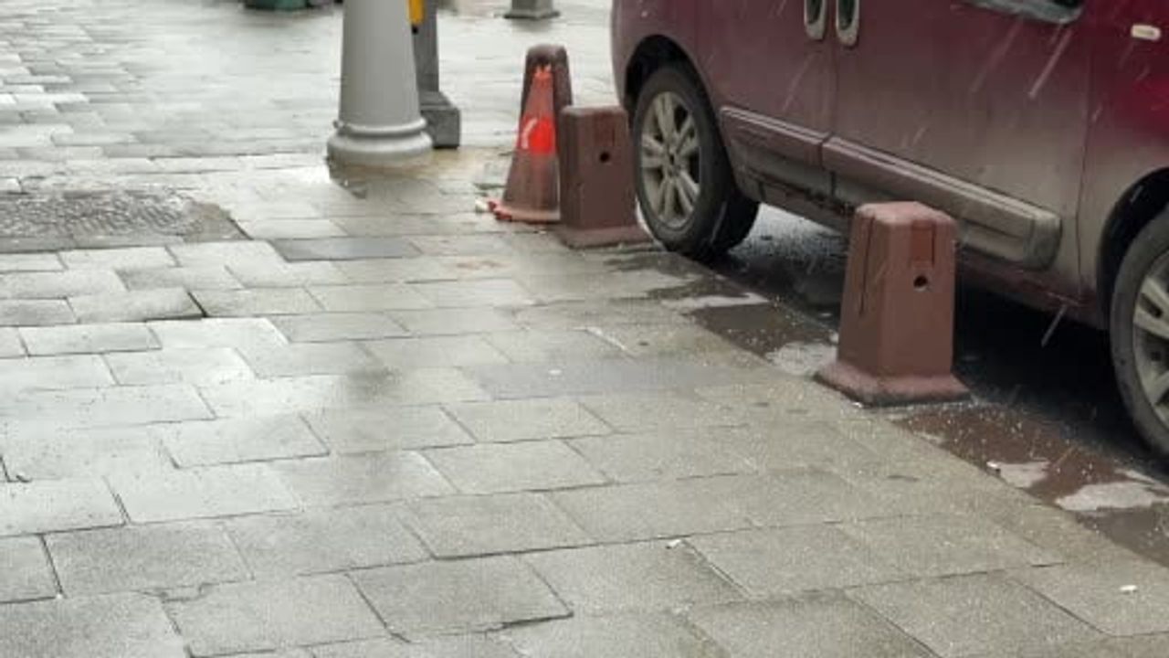 Arnavutköy’de beklenen kar yağışı etkili oldu