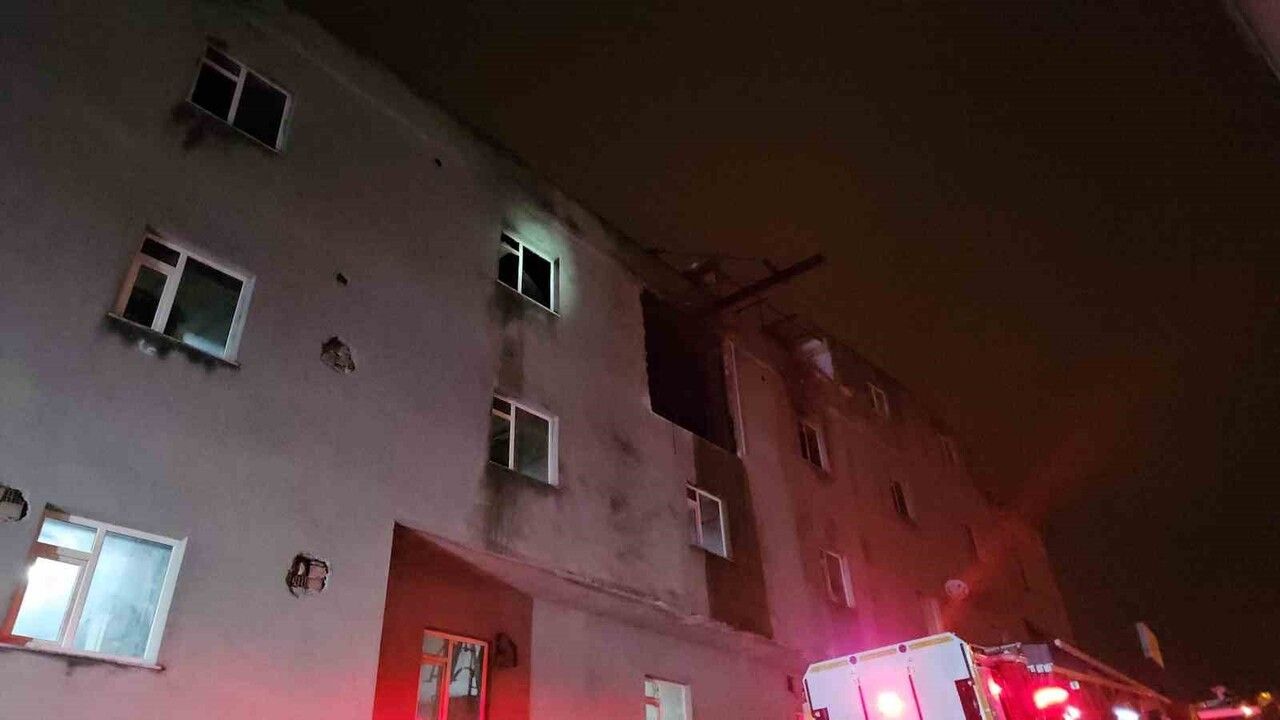 Arnavutköy'de iş yeri yangını: 3 yaralı, biri ağır