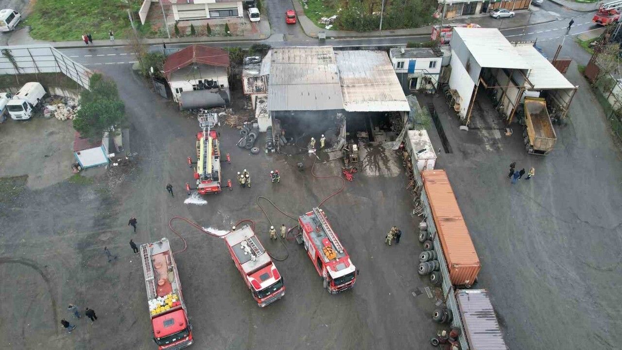 Arnavutköy'de tır tamirhanesinde yangın — iş yeri ağır hasar gördü
