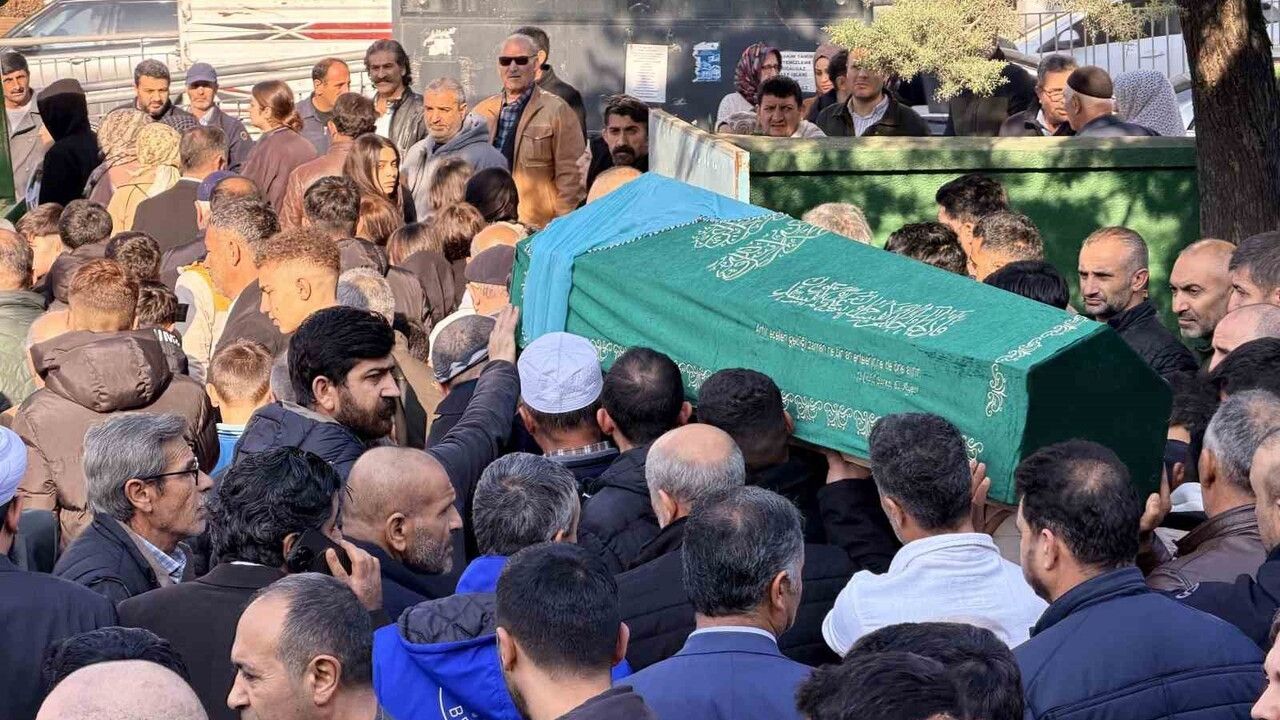 Arnavutköy'de trafik kazasında 14 yaşındaki Hüsna yaşamını yitirdi