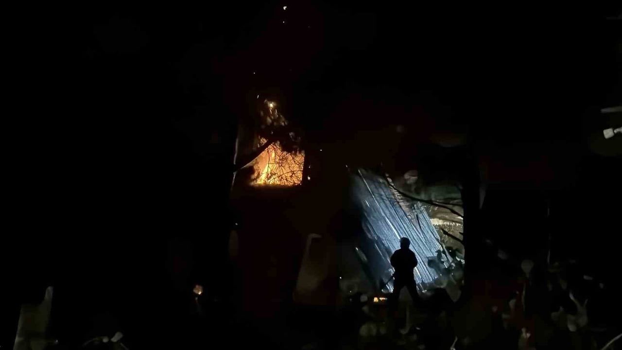 Arnavutköy Terkos'ta boşaltılan bungalovlarda yangın