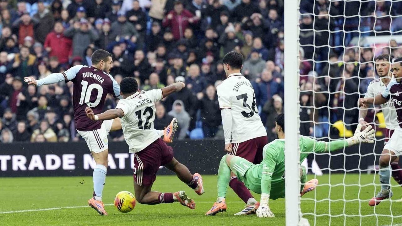 Arsenal, Aston Villa deplasmanında 90+5'te mağlup oldu