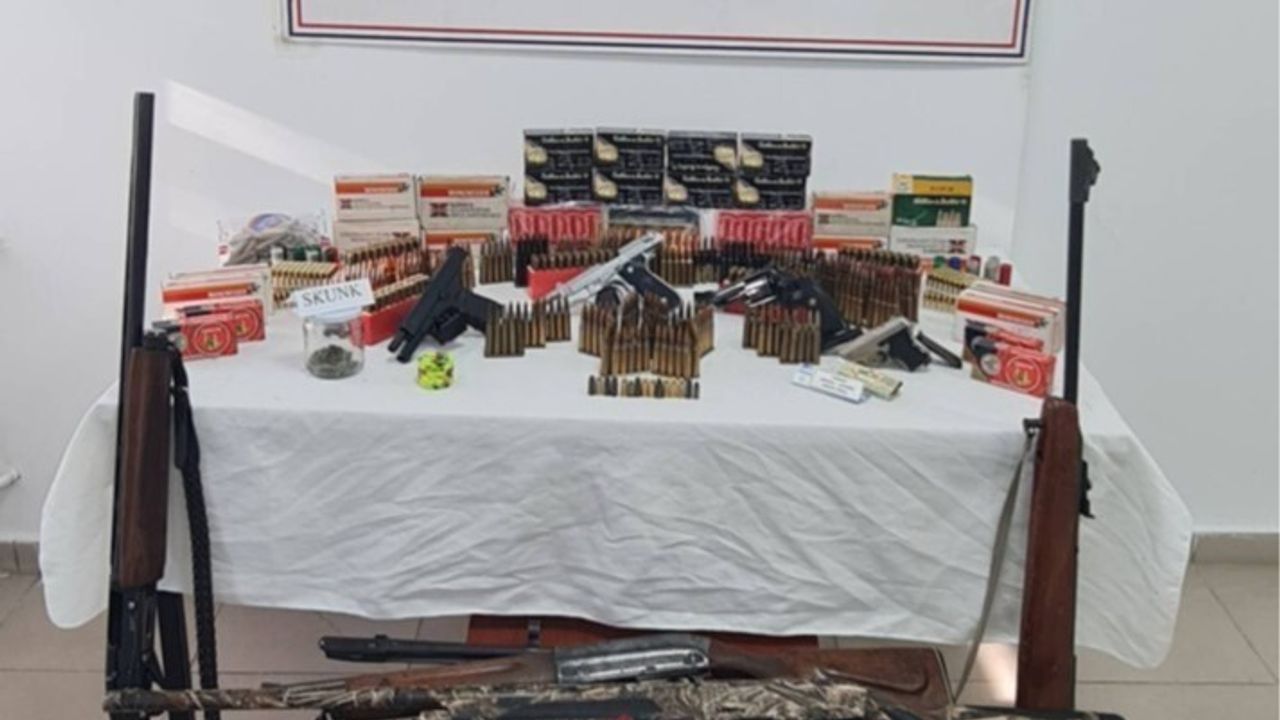 Artvin Arhavi'de Jandarma Operasyonu: Silah ve Uyuşturucu Ele Geçirildi