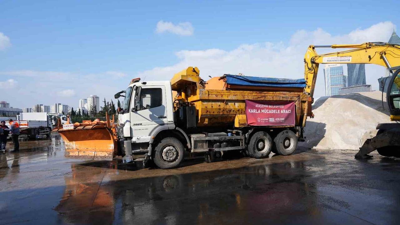 Ataşehir'de kar yağışına karşı kapsamlı hazırlık