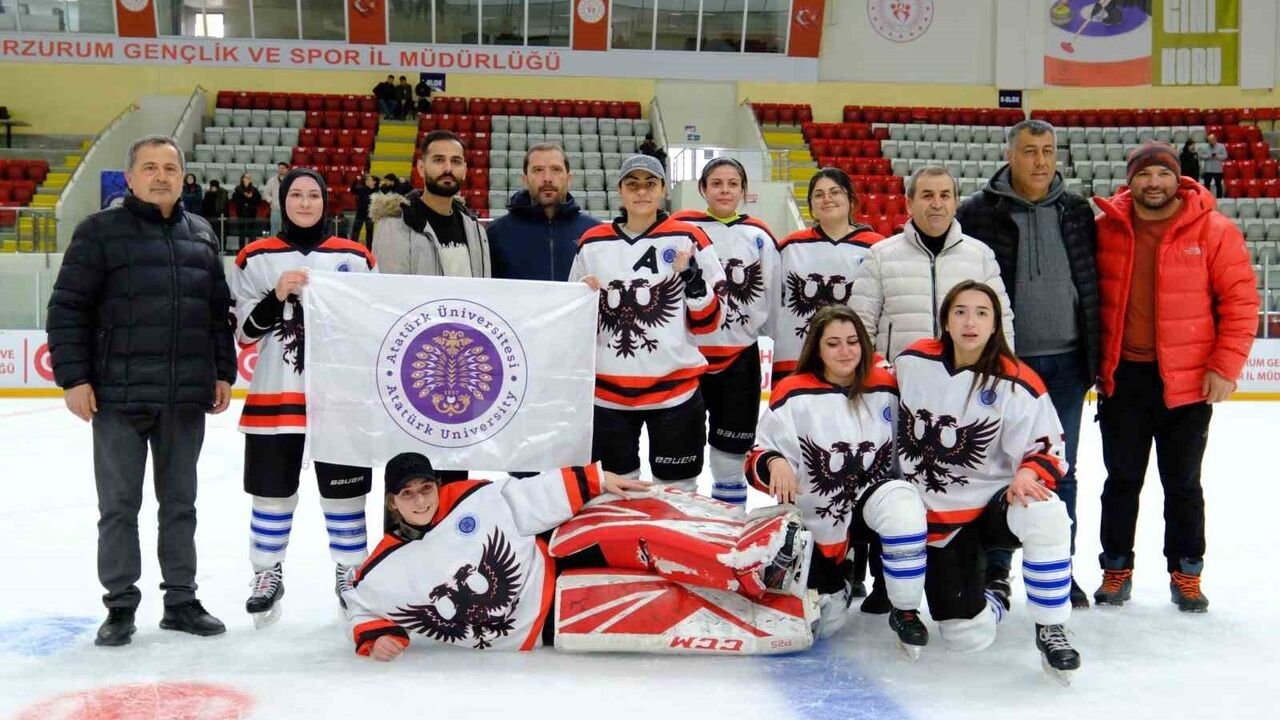 Atatürk Üniversitesi Erzurum’da Curling ve Buz Hokeyinde Çifte Şampiyonluk