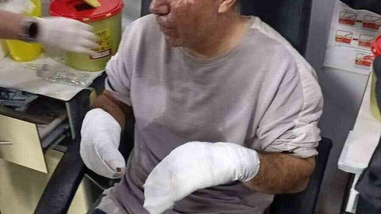 Avcılar'da seyir halindeki minibüs alev aldı: Güvenlik kamerası görüntüleri ortaya çıktı