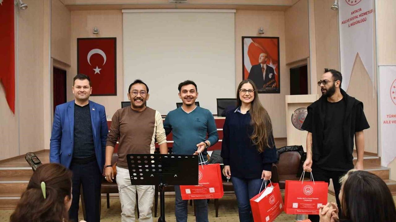 Ay Yıldız Türk Halk Müziği Korosu kuruldu: Şehit yakınları ve gaziler için sanat ve dayanışma