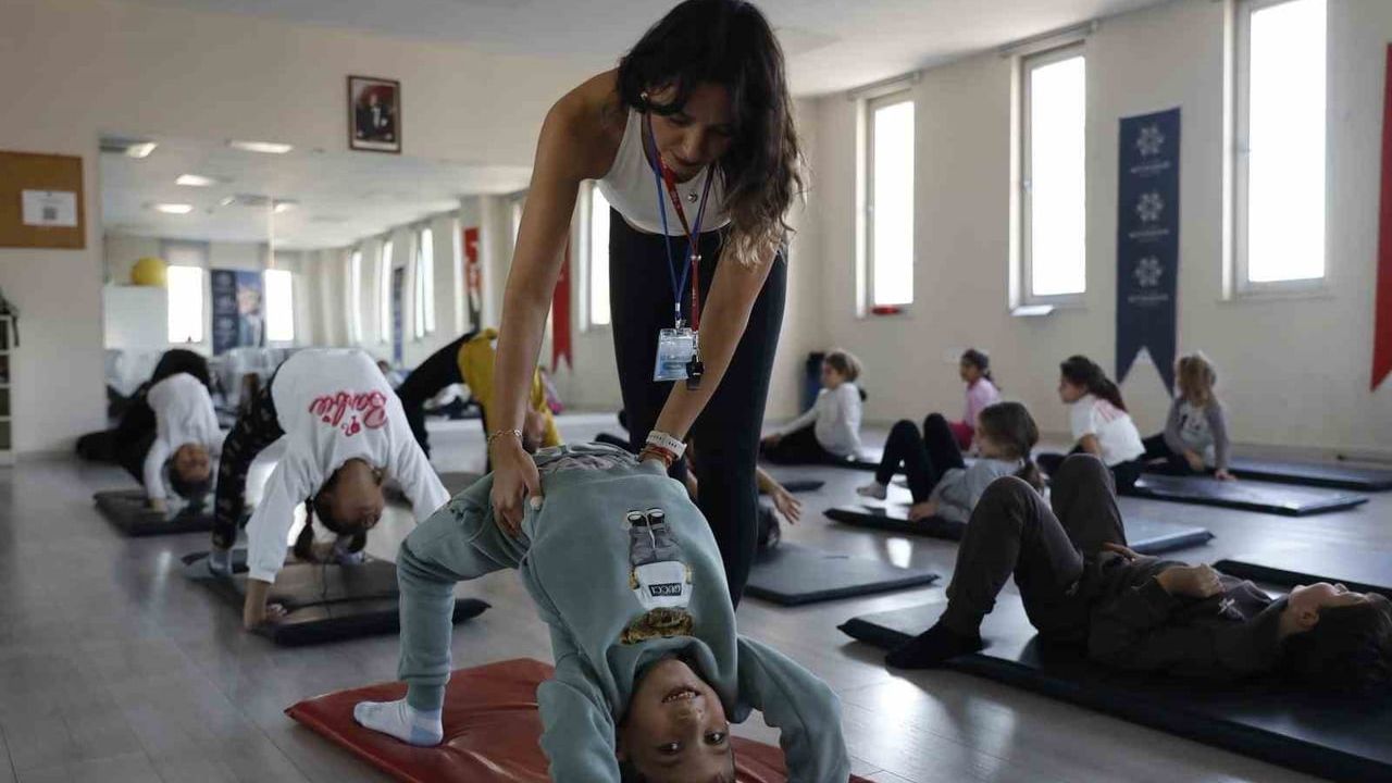 Aydın Büyükşehir Belediyesi’nin Çocuk Jimnastik Eğitimleri Sürüyor