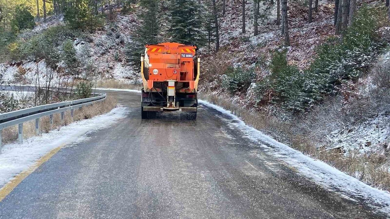 Aydın Büyükşehir Belediyesi yüksek kesimlerde karla mücadele başlattı