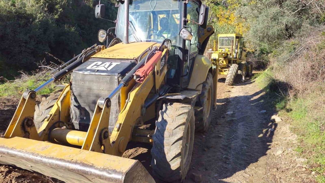 Aydın Büyükşehir Fen İşleri ekipleri il genelinde eş zamanlı çalışıyor