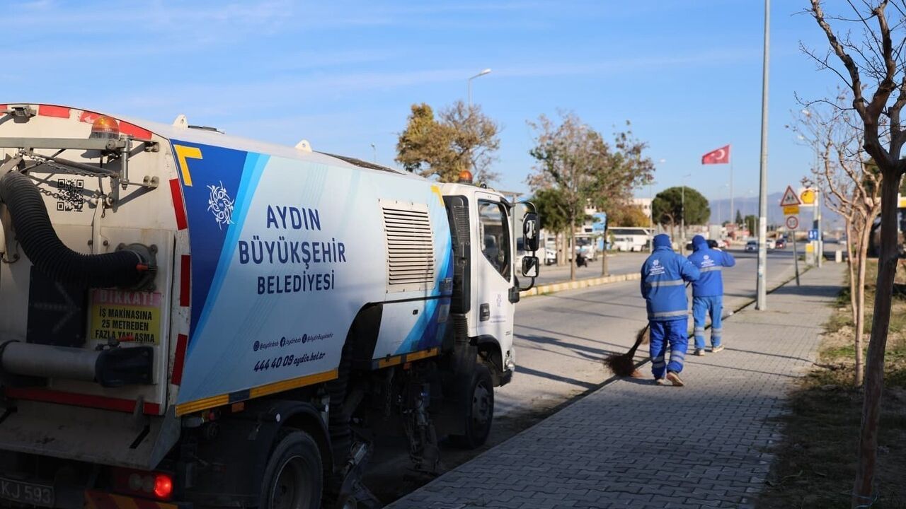 Aydın Büyükşehir, Koçarlı ve Germencik’te yoğun bakım ve onarım çalışmaları yürütüyor