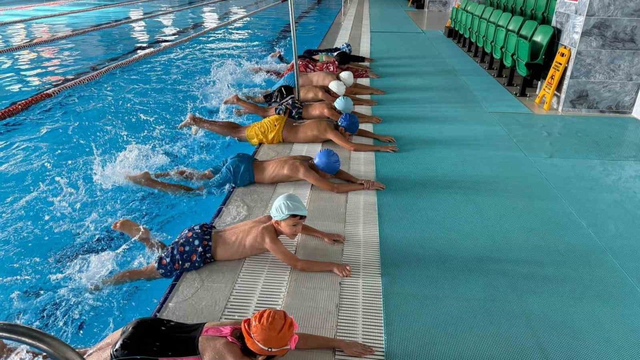 Aydın'da 21 bin kişiye yüzme eğitimi: 'Yüzme Bilmeyen Kalmasın' sürüyor