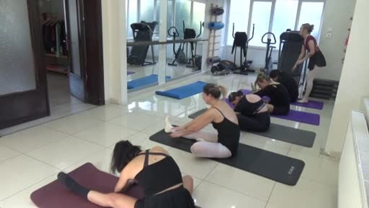 Aydın'da geç de olsa bale hayali: 55 ve 47 yaşında yetişkin bale eğitimi