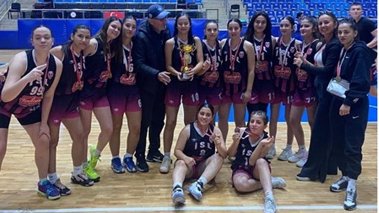 Aydın'da Gençler Basketbol Şampiyonları