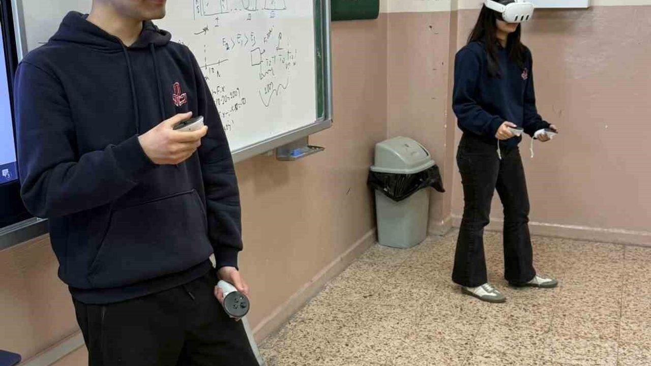 Aydın Lisesi'nde Coğrafya Dersinde Sanal Gerçeklik Dönemi