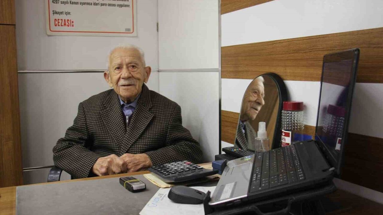 Aydınlı 90 yaşındaki sarraf Necdet Bezirgan: Dürüstlüğün iş hayatındaki önemi