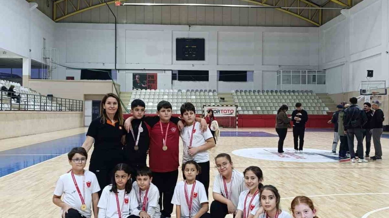 Aydınlı sporculardan Hemsball'da 4 kupa, 16 madalya