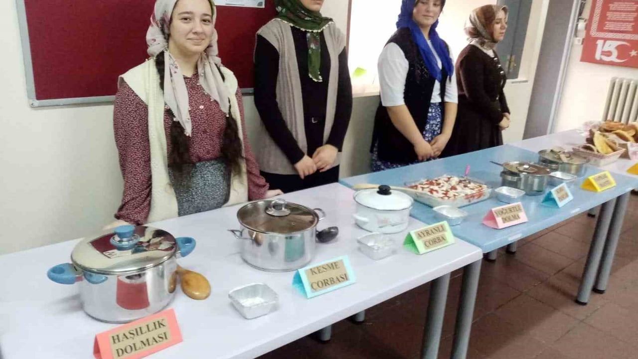 Aydıntepe öğrencileri Bayburt yöresel lezzetlerini tanıttı