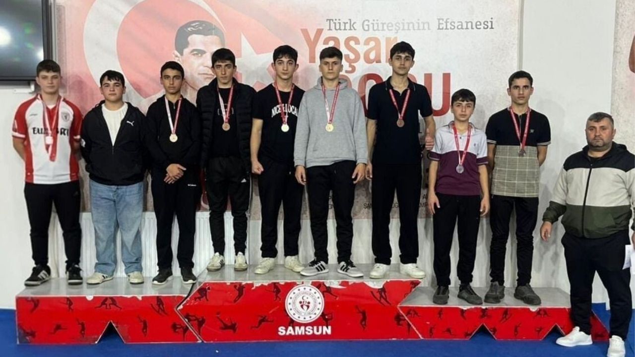 Ayvacık’ta okul güreş kursu öğrencileri il dereceleri kazandı