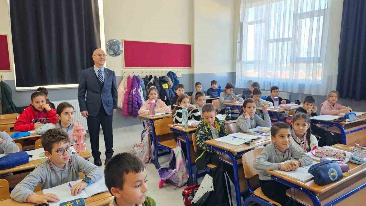 Ayvalık’ta Atatürk İlkokulu’nun yeni ek binası hizmete açıldı