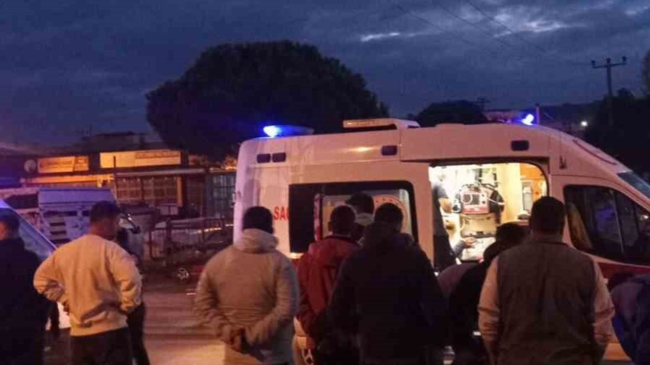 Ayvalık'ta trafik kazası: 2 kişi yaralandı