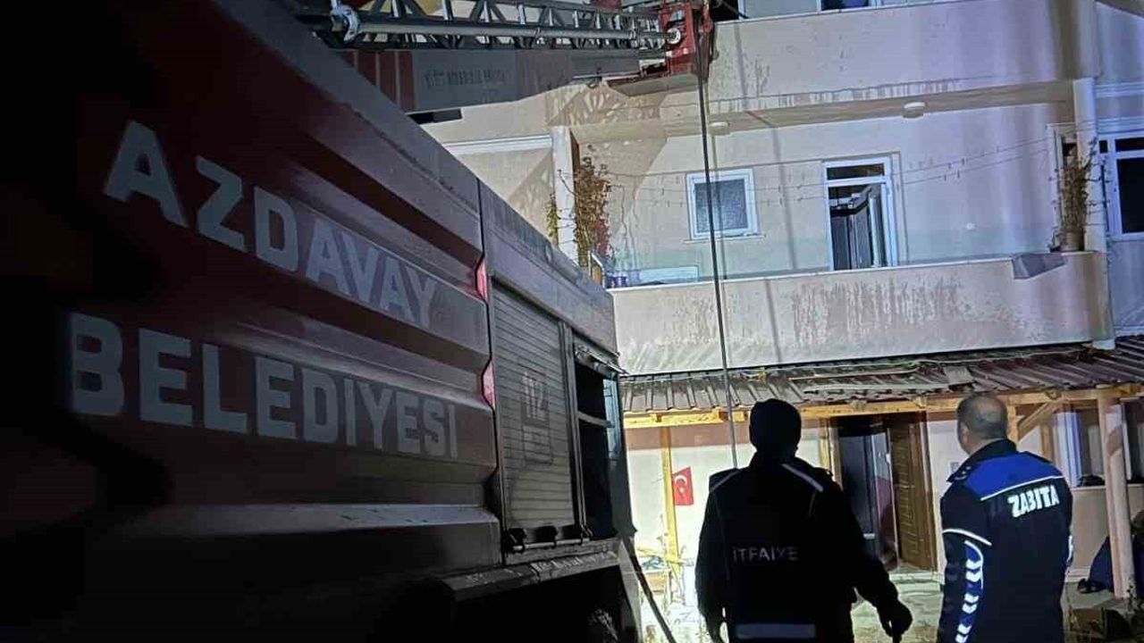 Azdavay'da ev yangını: Çatıda büyük hasar