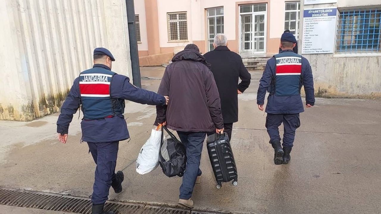 Bafra'da hapis cezası bulunan baba ve oğlu jandarma tarafından yakalandı