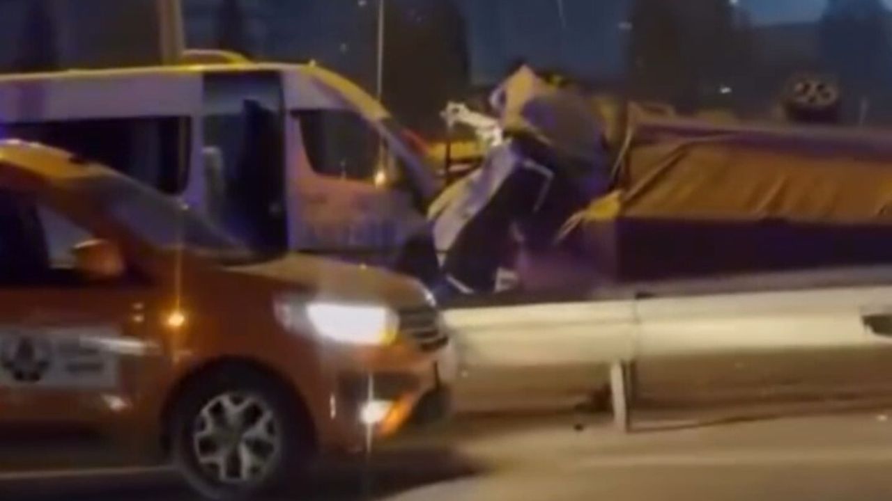 Bağcılar TEM Otoyolu'nda zincirleme kaza — Mahmutbey gişeler istikametinde