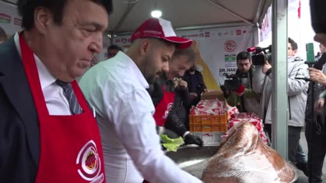 Bahçelievler'de 5. Geleneksel Doğu Güneydoğu Çiğ Köfte Festivali — 5 ton çiğköfte dağıtıldı