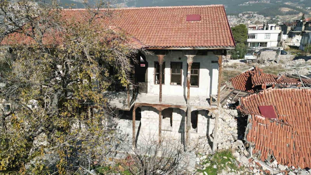 Bahtiyar Yokuşu’ndaki tarihi evlerin akıbeti belirsiz