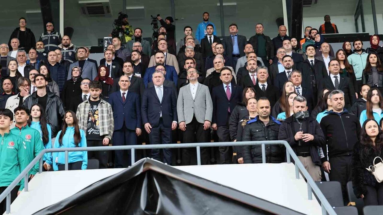 Bakan Bak Soma'da Nazım Yavuz Stadyumu'nun Açılışını Yaptı