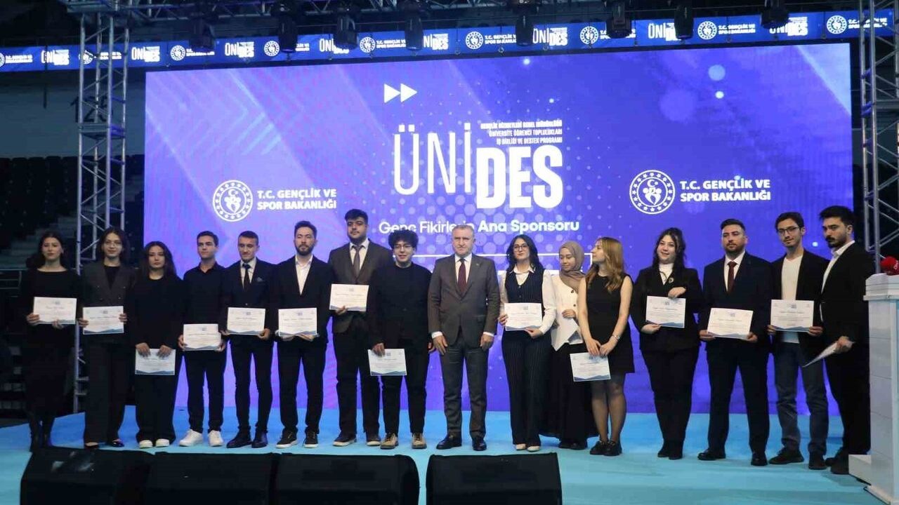 Bakan Bak: Türkiye gençlerle dünyada söz sahibi olacak