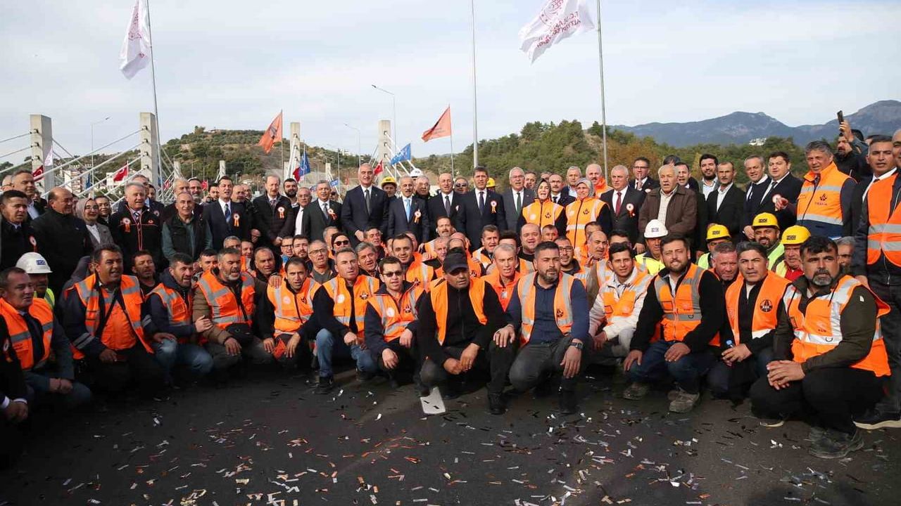 Bakan Ersoy: Alanya Doğu Çevre Yolu açıldı, Antalya antik kentlerinde büyük restorasyonlar