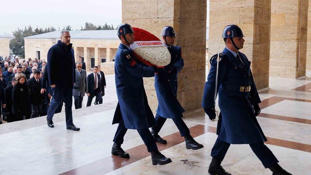 Bakan Fidan, 16. Büyükelçiler Konferansı öncesi Anıtkabir'i ziyaret etti