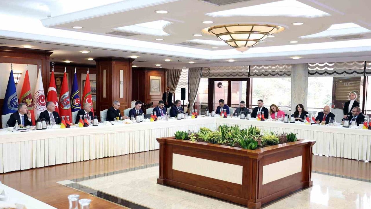 Bakan Güler: PKK tamamen bitirildiğinde terör örgütü silah bırakma sürecine girecek