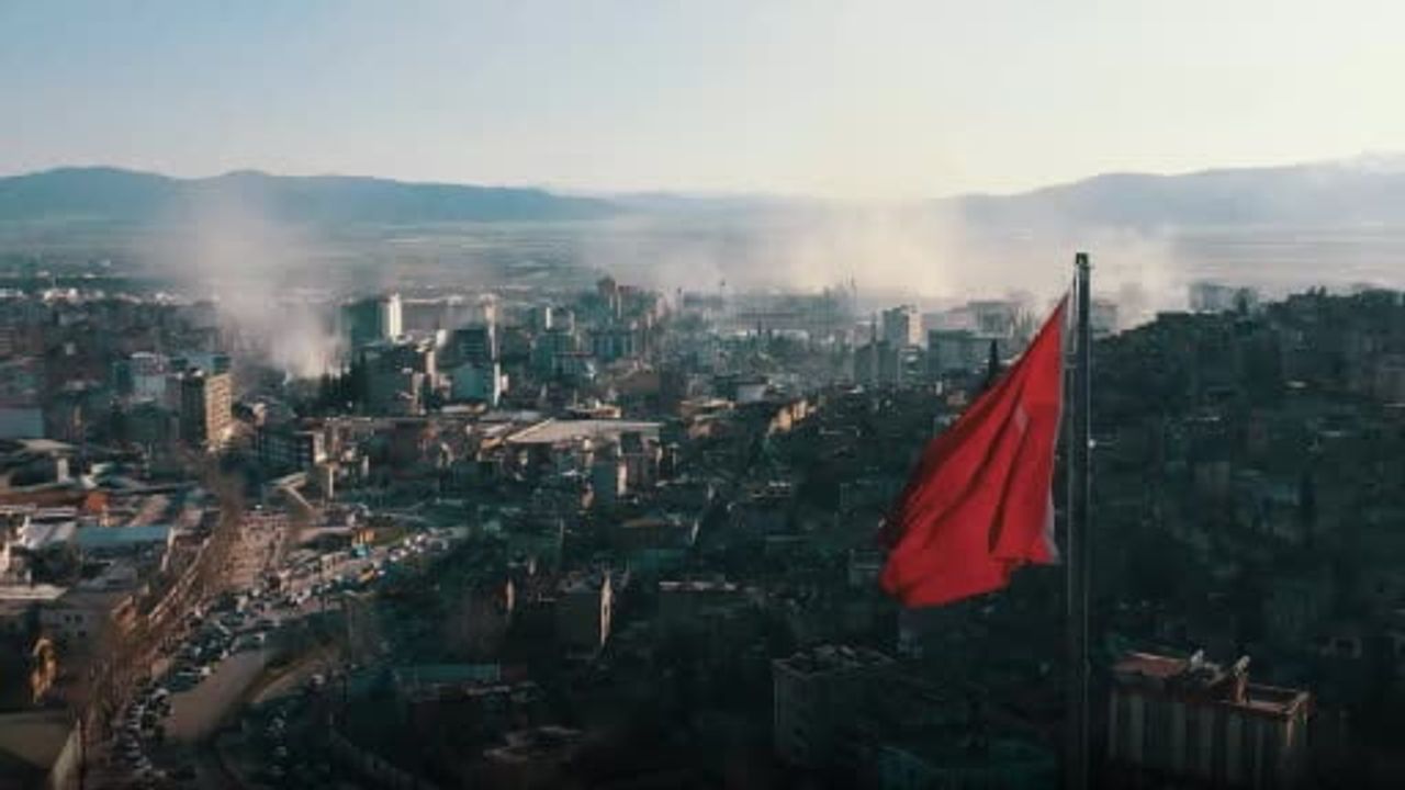 Bakan Kurum 'Tohum' filmiyle deprem bölgesindeki tamamlanan konutları paylaştı