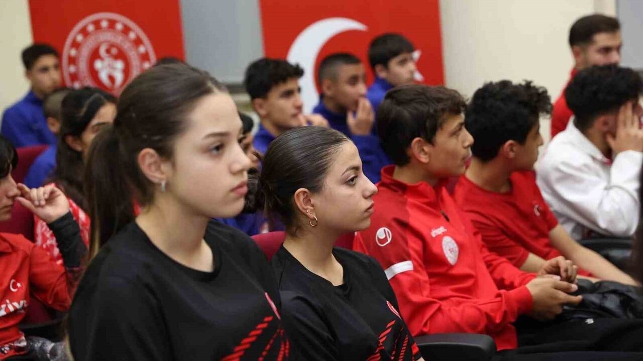 Bakan Yardımcısı Eminoğlu Muş’ta Spor Lisesi Öğrencileriyle Buluştu