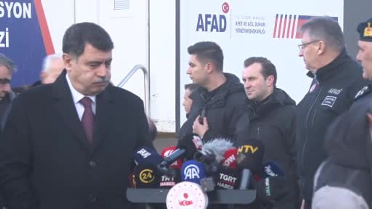 Bakan Yerlikaya: Enkazdan ses kayıt cihazı 02.45'te, kara kutu 03.20'de bulundu