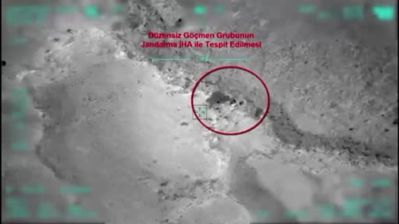 Bakan Yerlikaya: Jandarma 14 ilde 156 göçmen kaçakçısını yakaladı