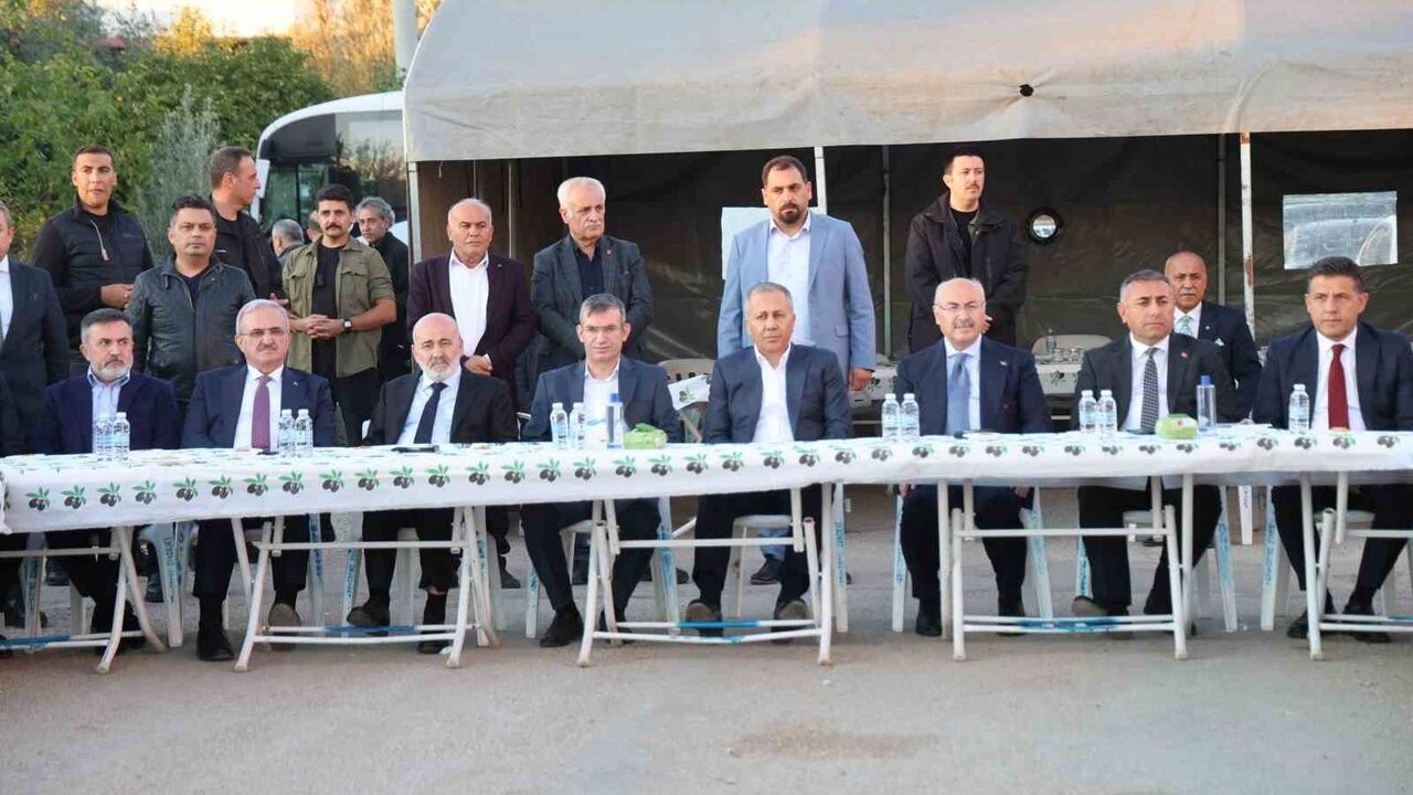 Bakan Yerlikaya, Kozan'da Başıbüyük Ailesine Taziye Ziyareti