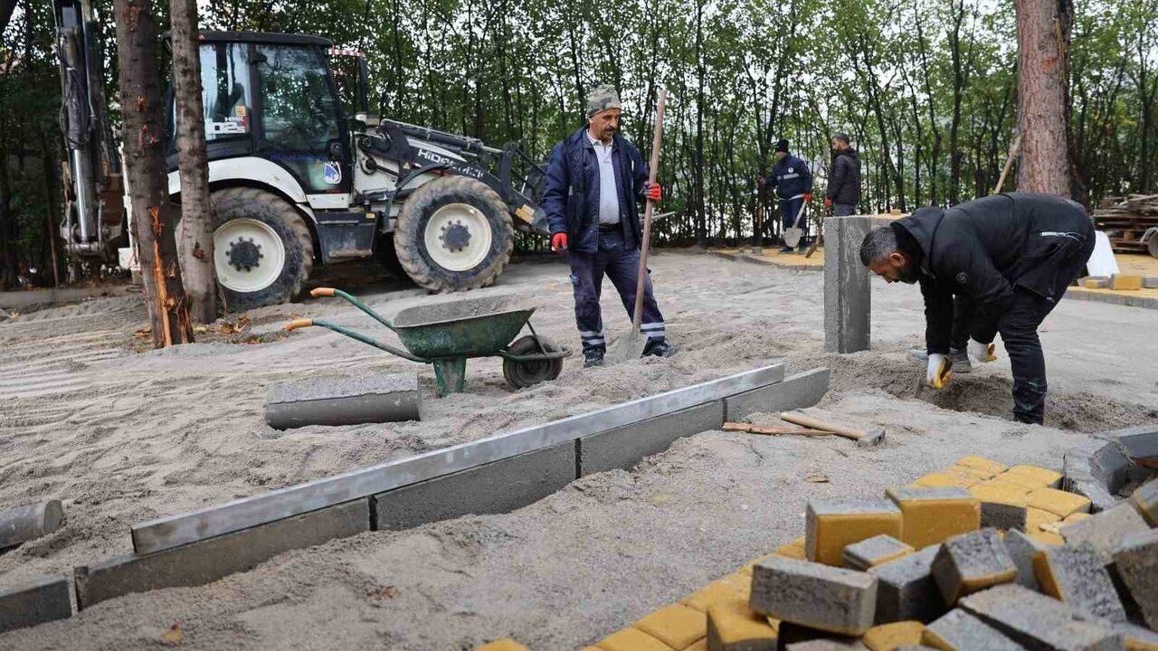 Balaban, Emekli Kafe çalışmalarını Laleli’de yerinde inceledi