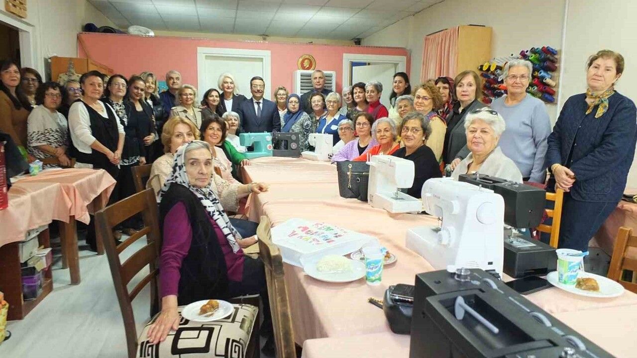 Balıkesir'de Kaymakam, Hayırsevere Teşekkür Belgesi Verdi