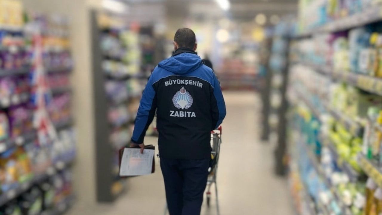 Balıkesir'de zabıta yılbaşı öncesi market ve mağazalarda sıkı denetim başlattı