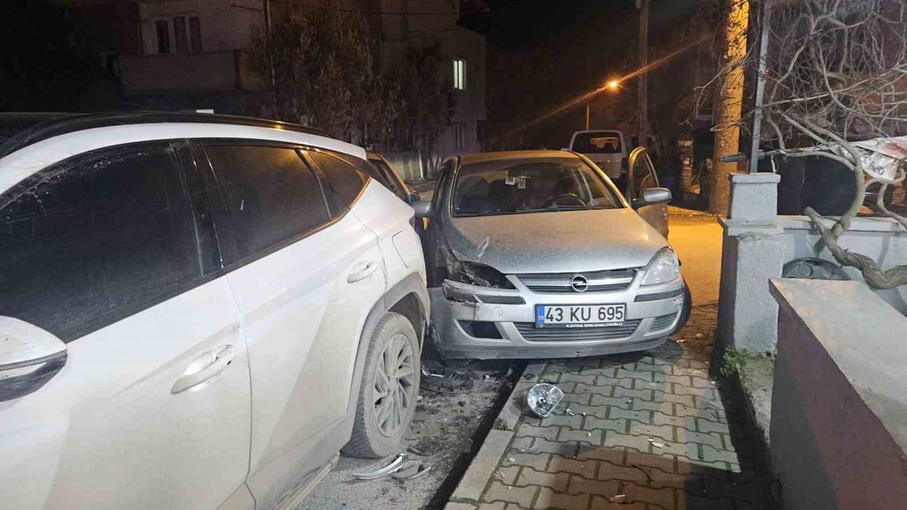 Balıkesir Karesi'de üç araçlı çarpışma — yaralanma yok