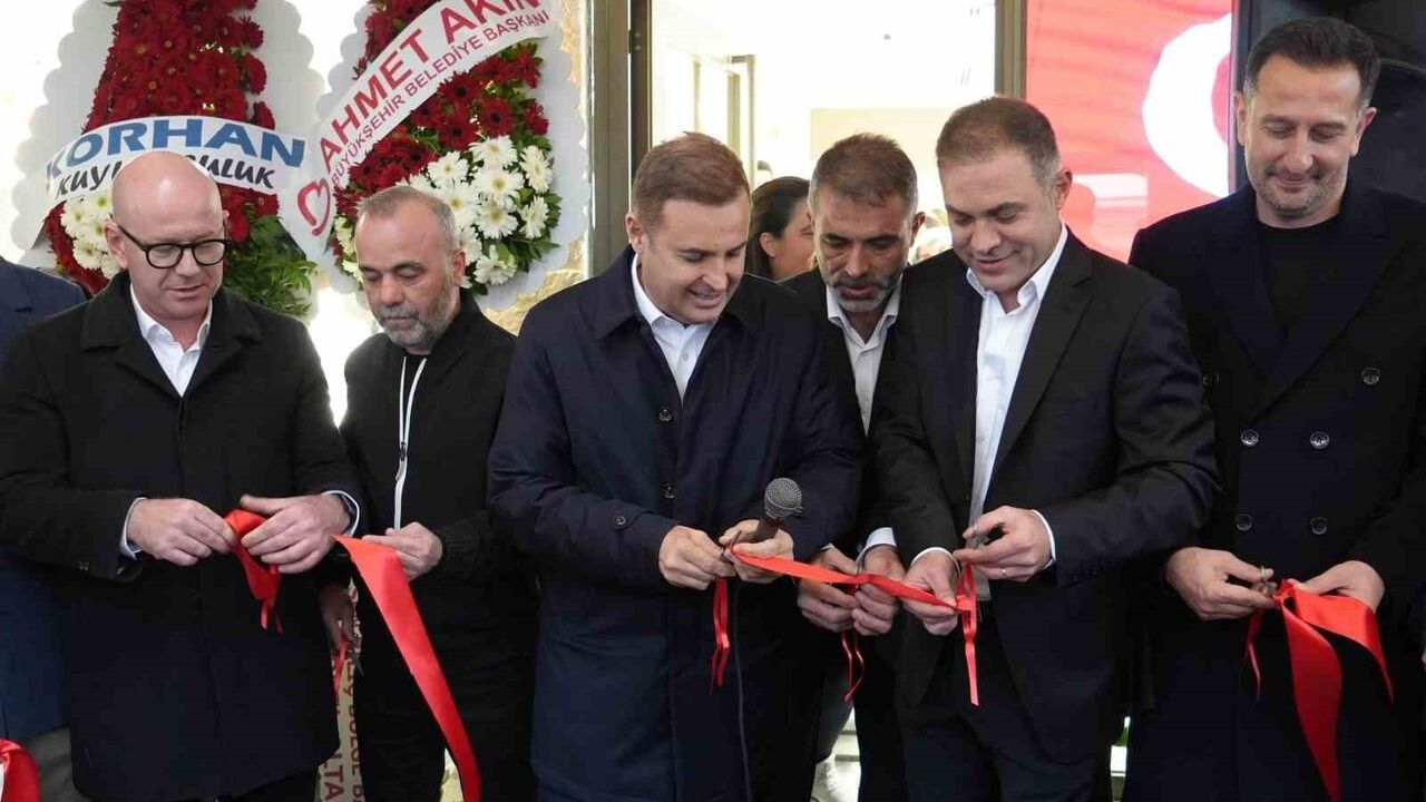 Balıkesir Kuyumcular Çarşısı'nda açılışta Akın ve Sarı buluştu