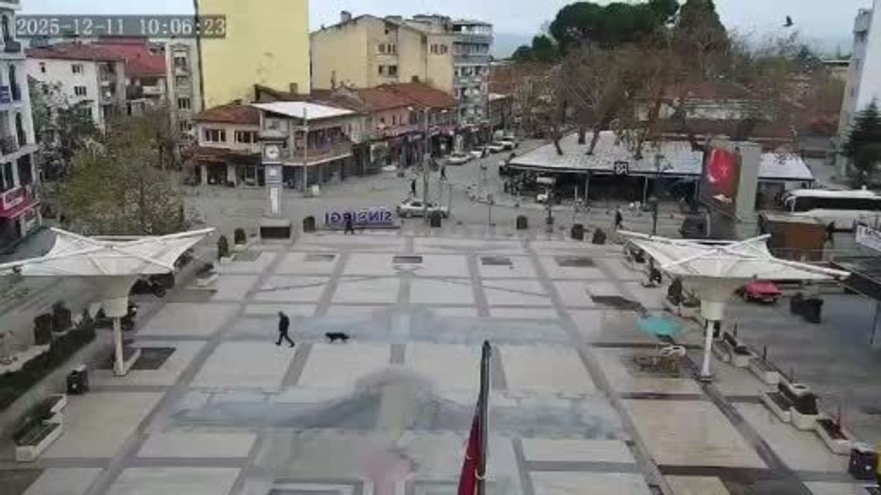 Balıkesir Sındırgı'da 4.9 Büyüklüğünde Deprem — Kameraya Yansıyan Anlar