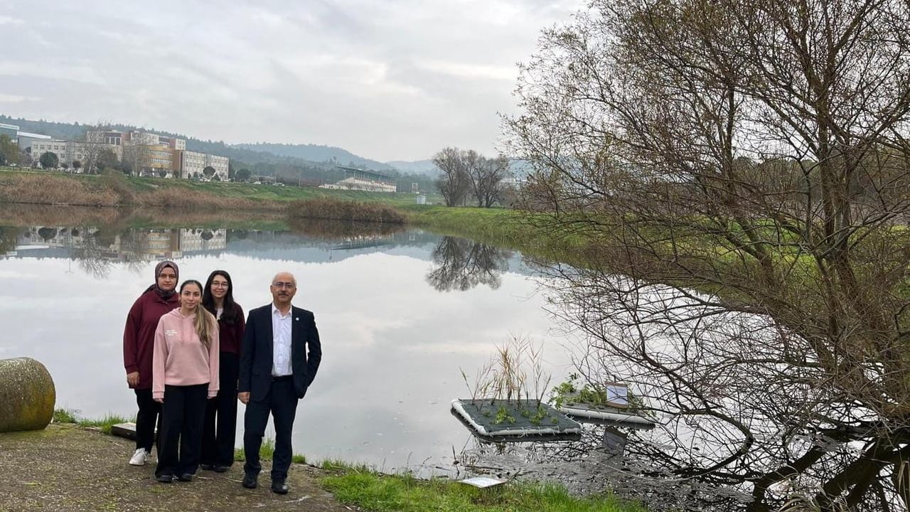 Balıkesir Üniversitesi'nde Yüzen Bitki Adacıklarıyla Gölette Biyolojik Temizlik
